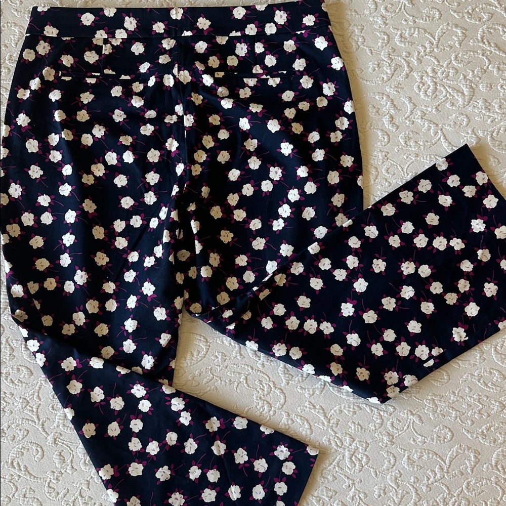 NWT J. Crew l Hayden Kickout Crop in Scattered Peony Print, 12 - Picture 4 of 11